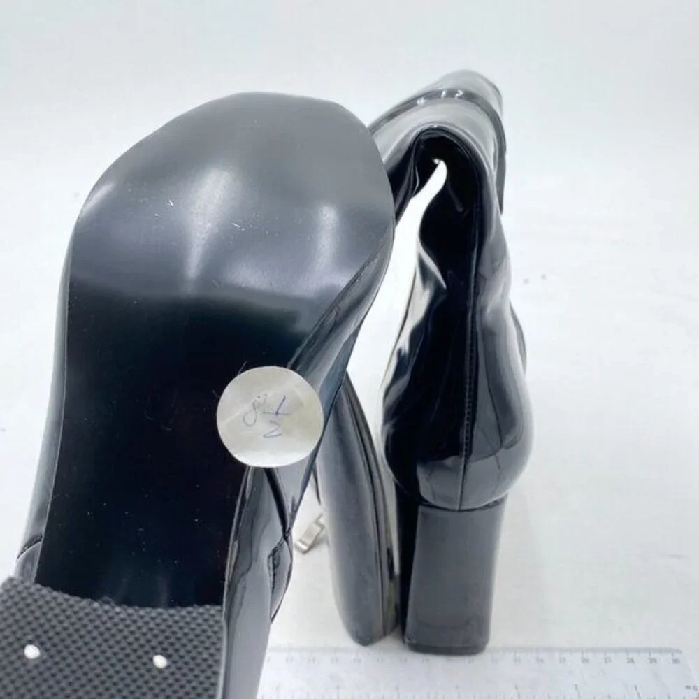 black round